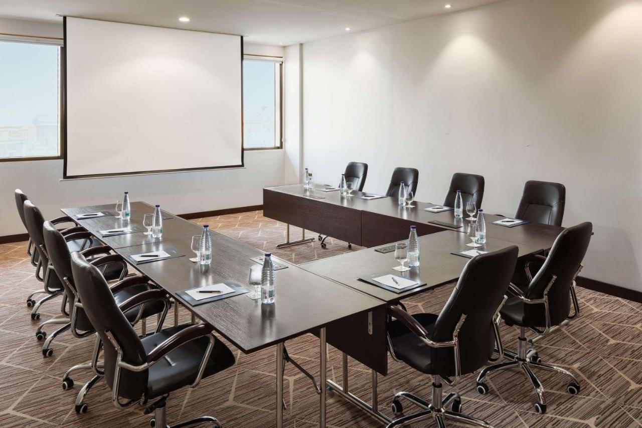 Radisson Blu Hotel, Buraidah Ngoại thất bức ảnh